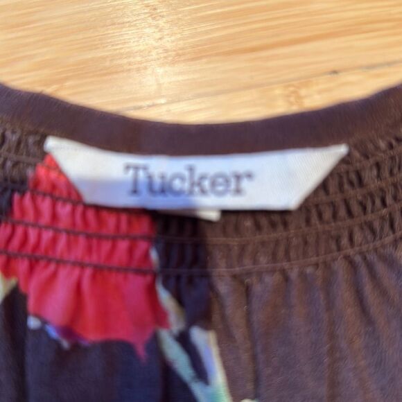 Tucker dress - Picture 4 of 4